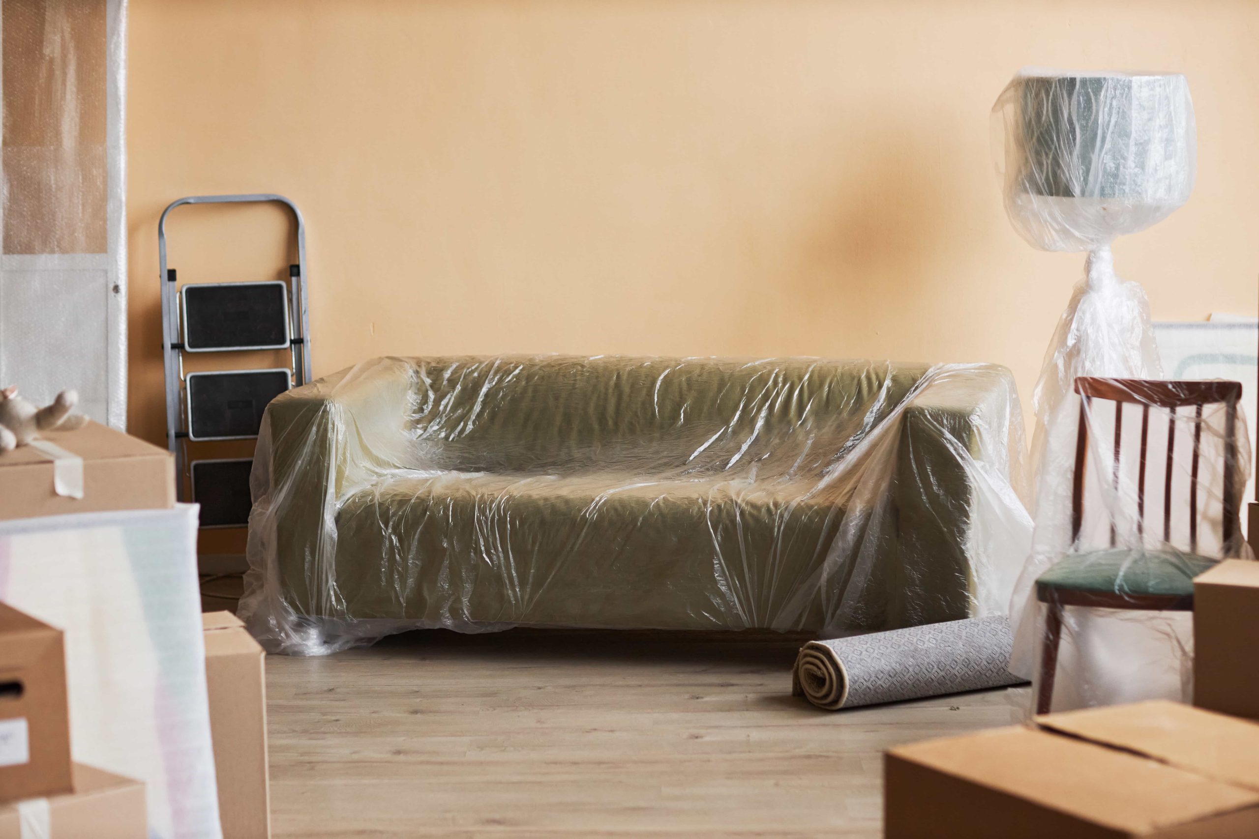 Cómo preparar tus muebles antes de guardarlos